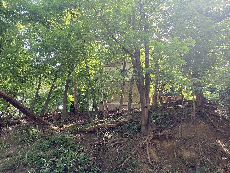2nd image of 35 Washington St