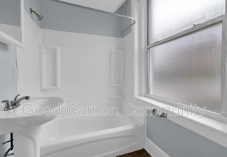 131 Allen St #2 — Photo 9