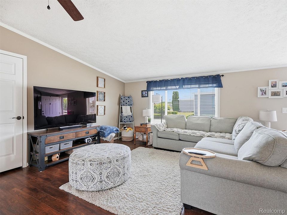 7th image of 9695 Bloomsbury Cir