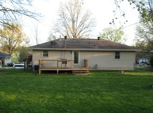 1409 Lion Rd, Saint Joseph, MO 64506