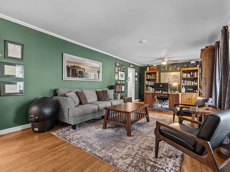 2125 Forest Hills Dr — Photo 5