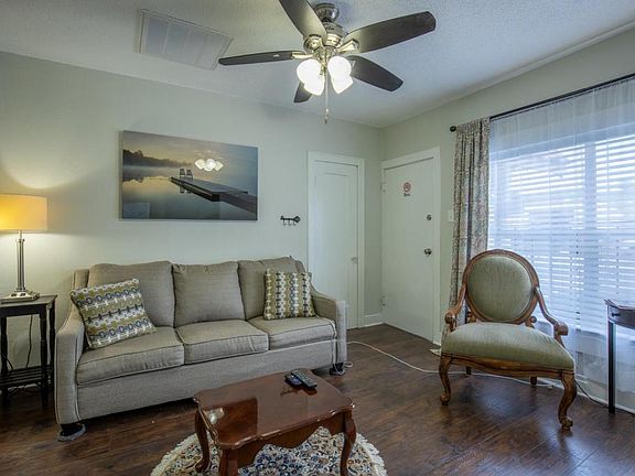 5th image of 2206 Cincinnati Ave