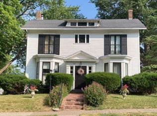 700 W 3rd St, Muscatine, IA 52761