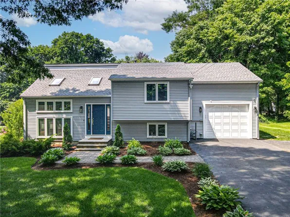 74 Olney Arnold Rd, Cranston, RI 02921