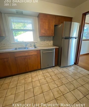 4th image of 280 Bradford Dr