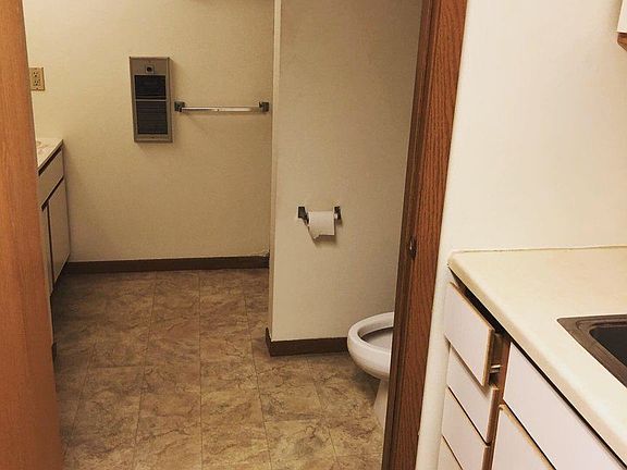 4th image of 204 E Oak St #139