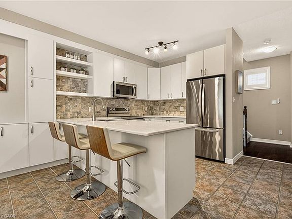 2nd image of 100 Beddoe Dr #20