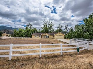 6085 Big Oak Dr, Sanger, CA 93657