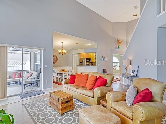 5th image of 579 Queensbridge Dr