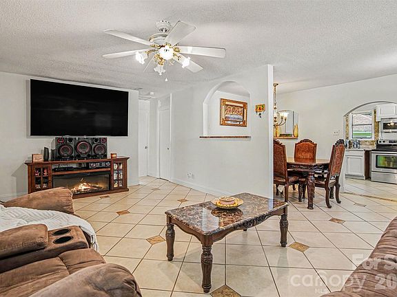 3rd image of 1101 Choyce Ave