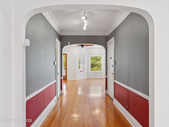 2nd image of 4138 N Clarendon Ave