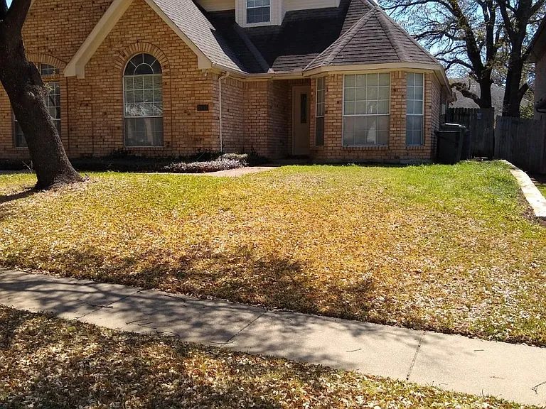 1807 Evergreen Ct — Photo 1