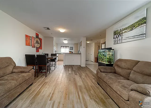 3 bed, 2.5 bath, 1452 sqft, $2,150 — Photo 2