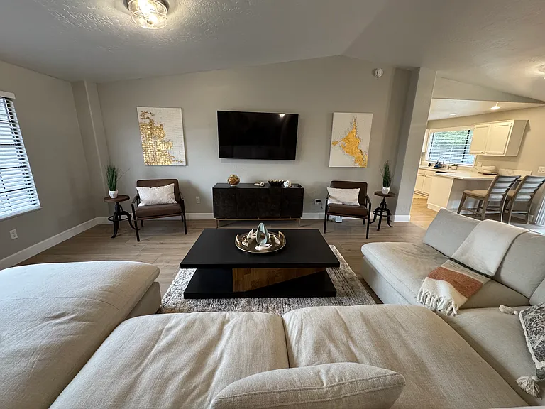 3732 N Taylor Dr — Photo 40