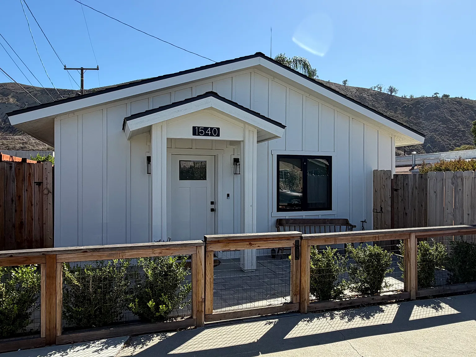 1540 Cameron St — Photo 2