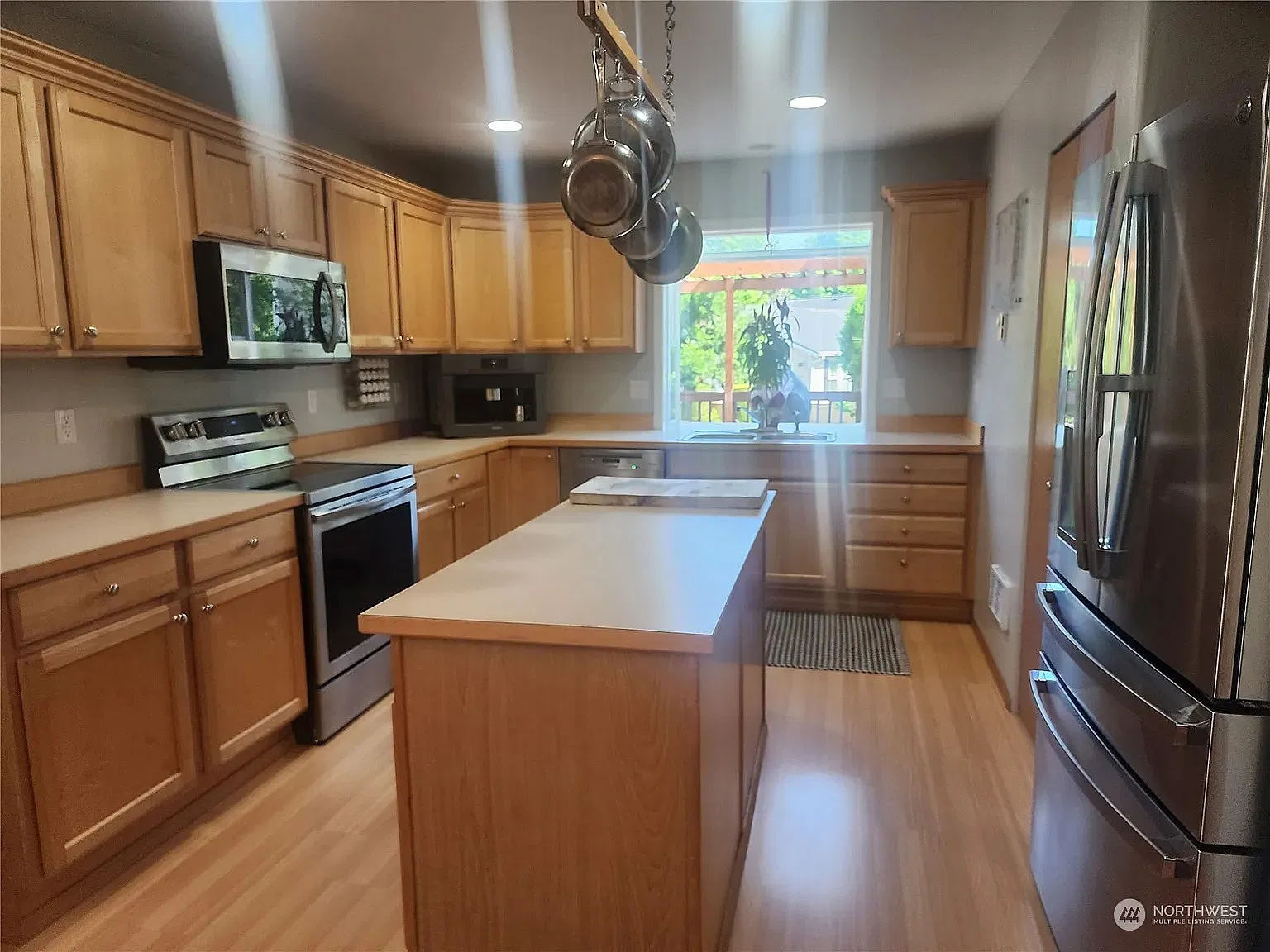 3 bed, 1596 sqft, $3,000 — Photo 2