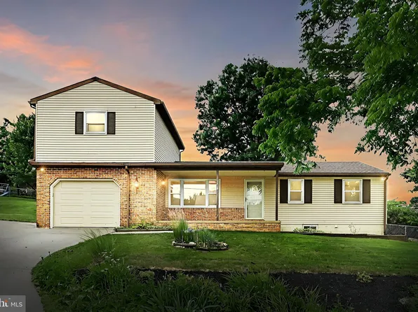 282 W Chestnut St, Dallastown, PA 17313