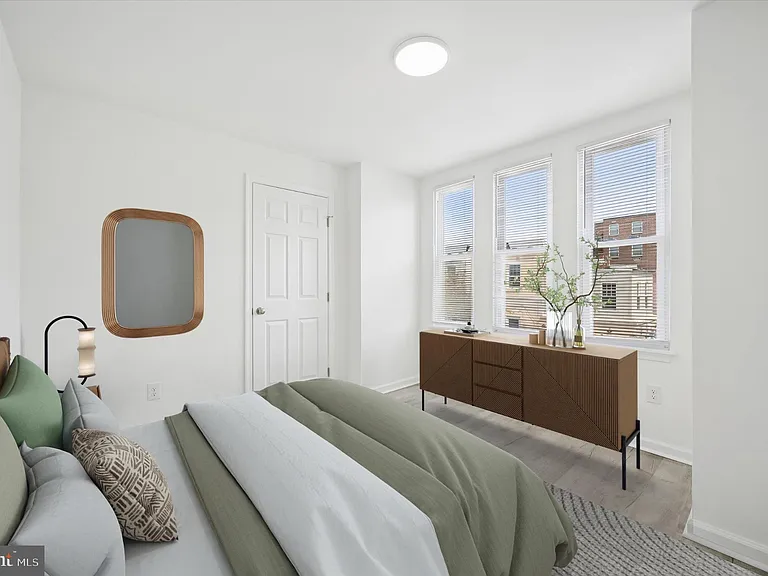 248 N Alden St — Photo 20