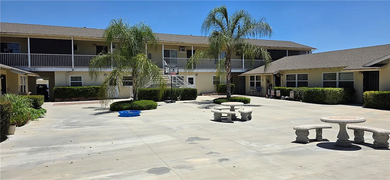 2 bed, 950 sqft, $1,550 — Photo 3