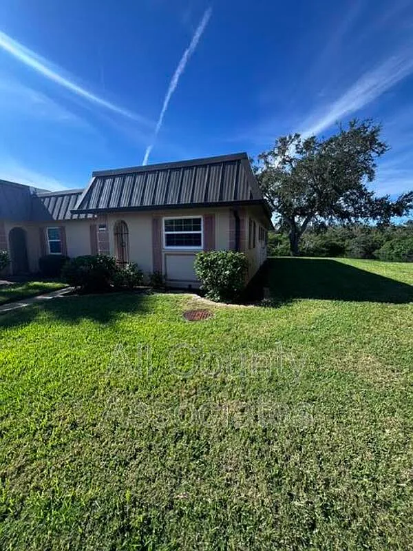 2 bed, 2.0 bath, 1050 sqft, $1,695 — Photo 2