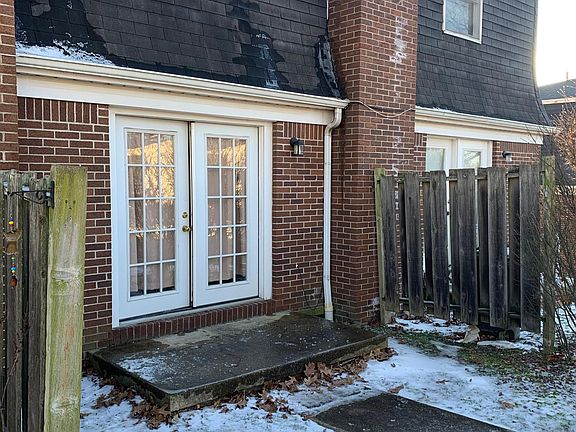 3rd image of 7483 Seymour St NW