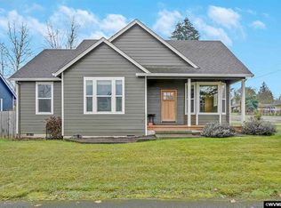 510 E Madison St, Carlton, OR 97111