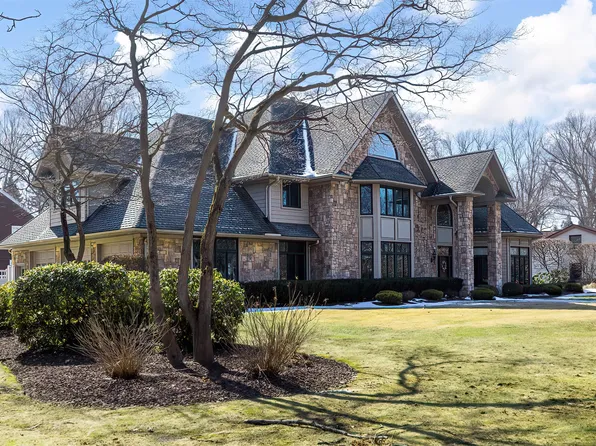 1505 S Shore Dr, Erie, PA 16505