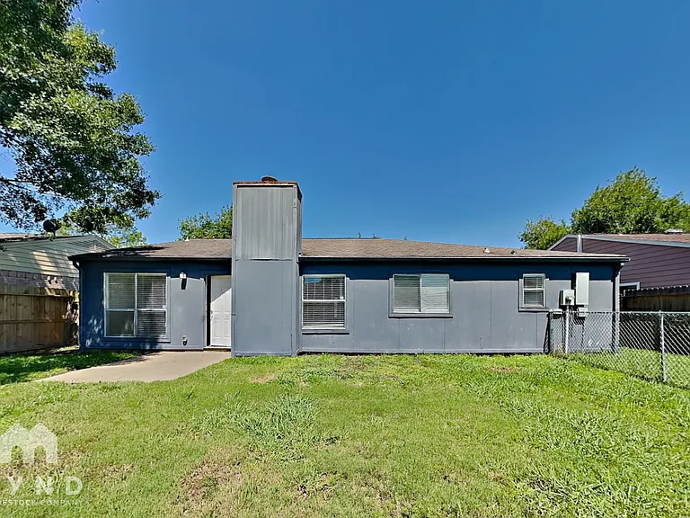 15831 Pryor Dr — Photo 15