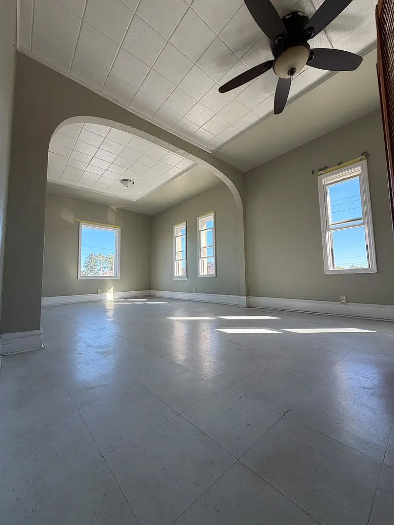 3 bed, $1,100 — Photo 2