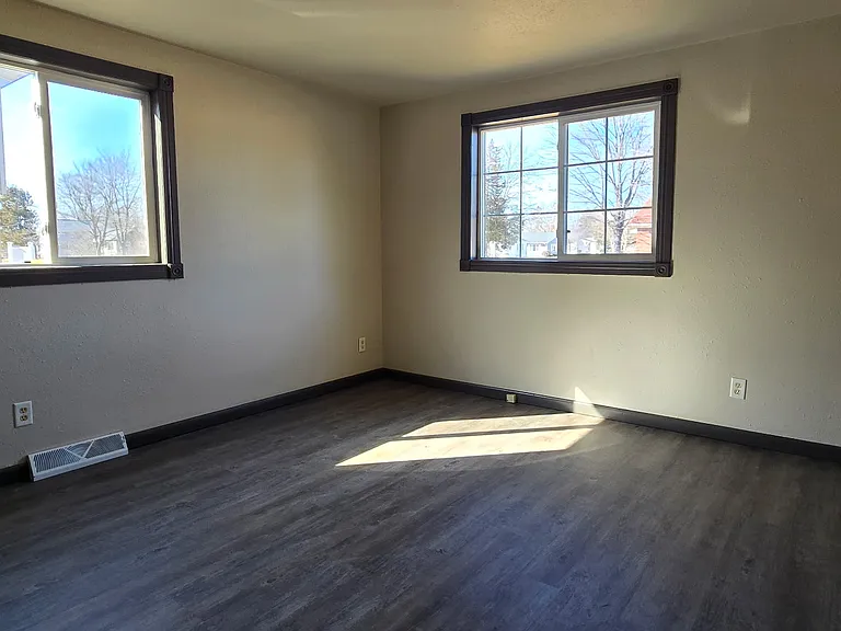 1820 Oak St #2 — Photo 5
