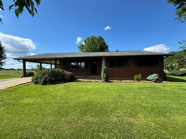 608 Tightsqueeze Rd, Chatham, VA 24531