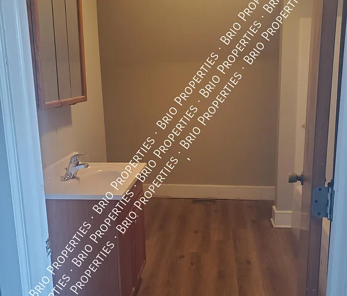 5811 21st Ave #UPPER — Photo 2