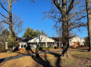 19 Williamsburg Estates Dr, Saint Louis, MO 63131