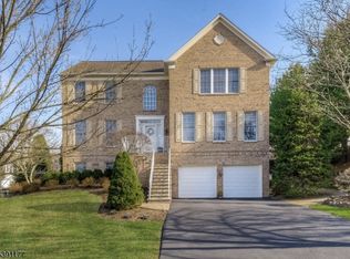 2 Bedford Dr, Basking Ridge, NJ 07920