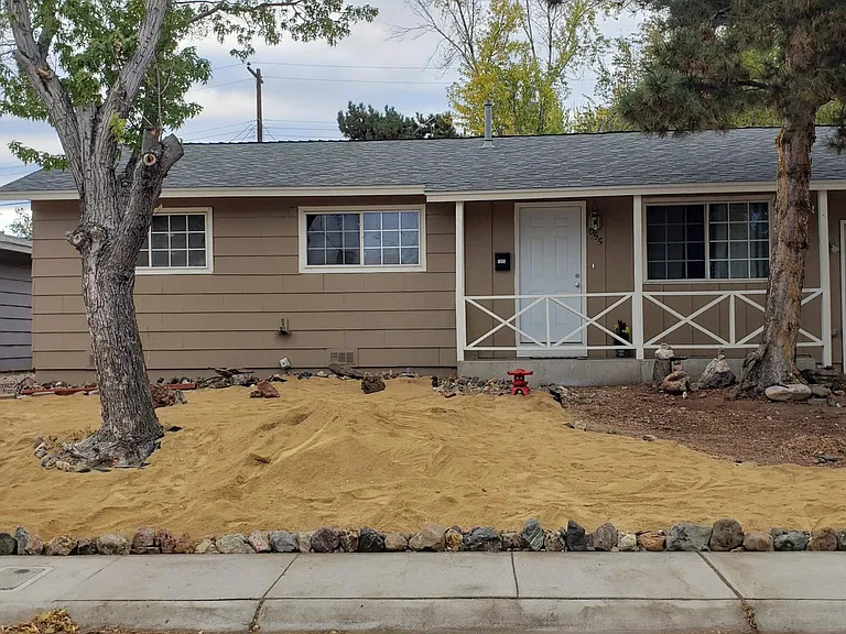 1055 Akard Dr — Photo 12
