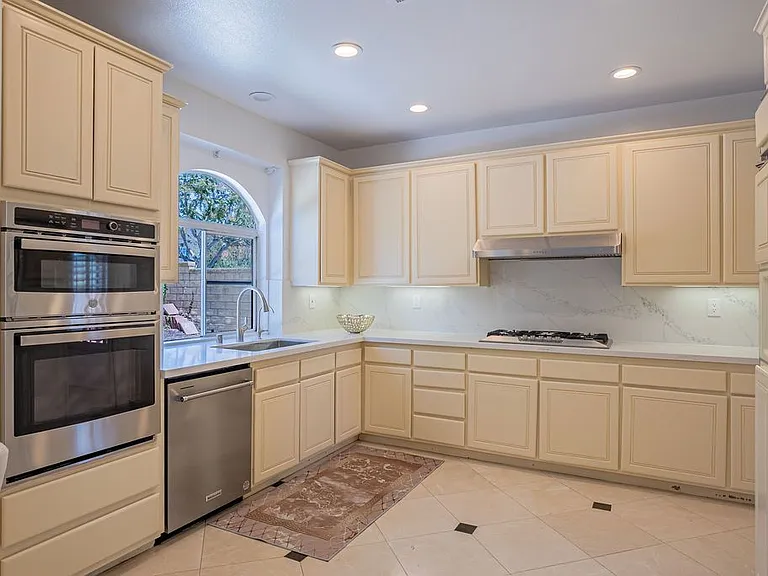 1651 Fox Springs Cir — Photo 7