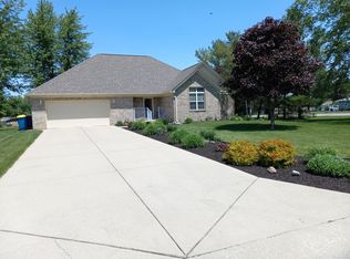 3302 S Applegate Dr, New Palestine, IN 46163