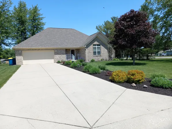 3302 S Applegate Dr, New Palestine, IN 46163