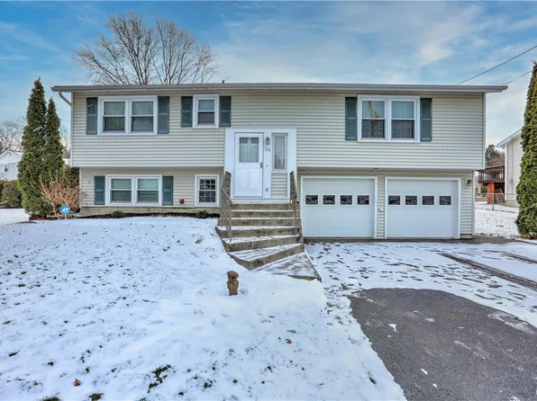 120 Suffolk Rd, Syracuse, NY 13219