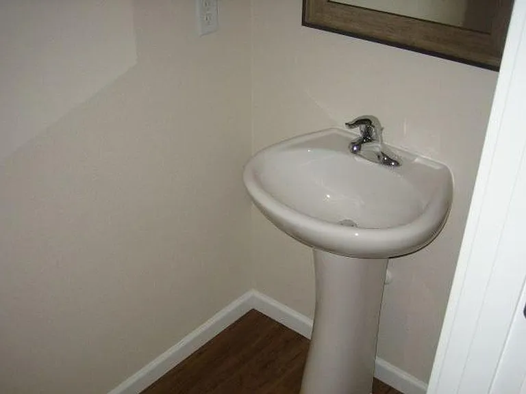 1587 SW Hayter St — Photo 13