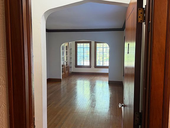4th image of 511 N Fess Ave #1