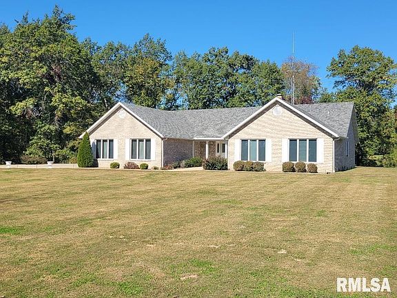 2nd image of 701 N Dogwood Ln
