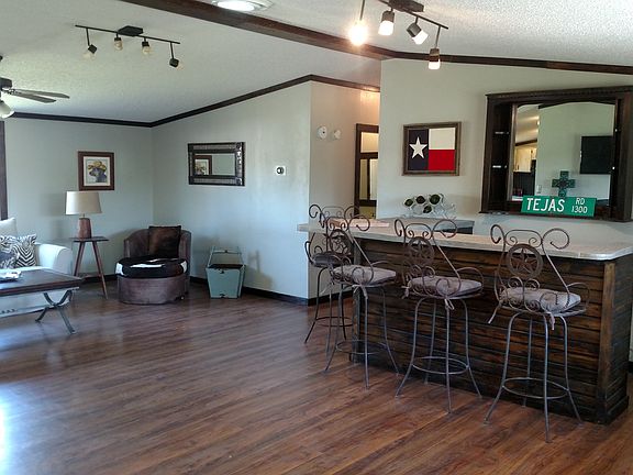 3rd image of 6022 Hillview Cir