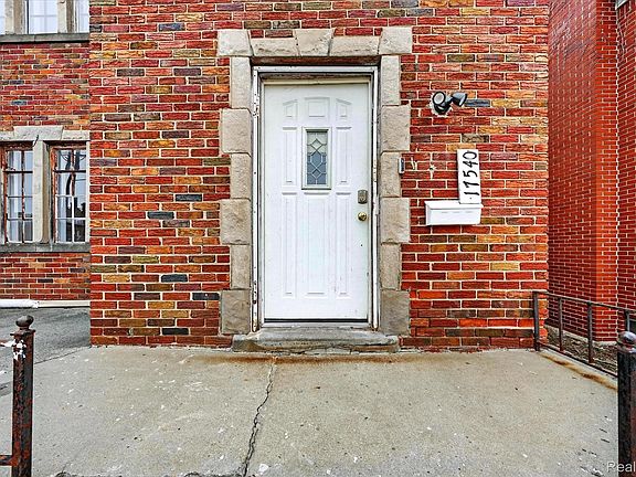 4th image of 17540 Indiana St