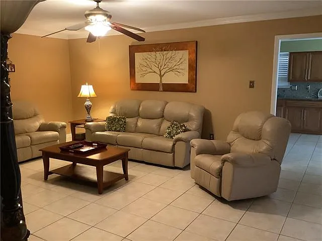 3 bed, 1.0 bath, 1153 sqft, $1,800 — Photo 3