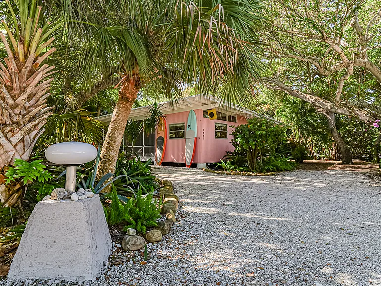 1881 E Barefoot Pl — Photo 61