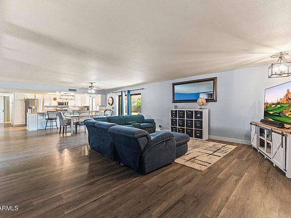 4th image of 947 E Longhorn Circle