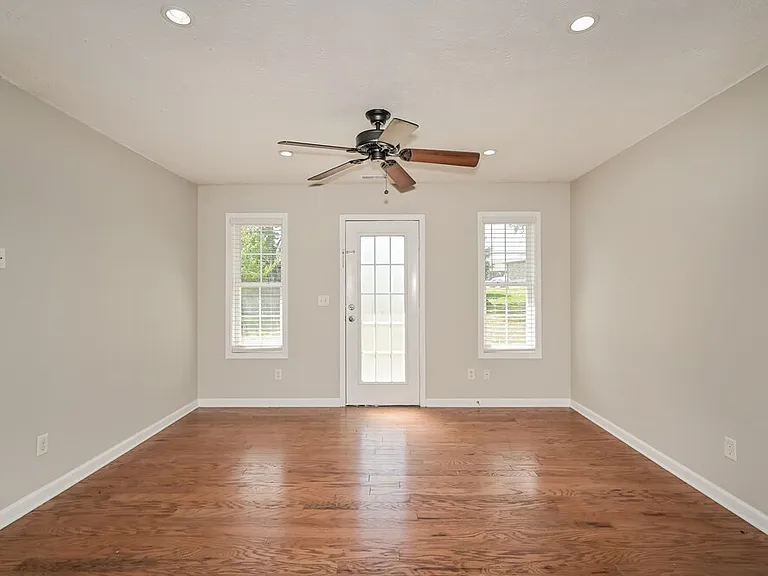 10007 Nevada Ave — Photo 5