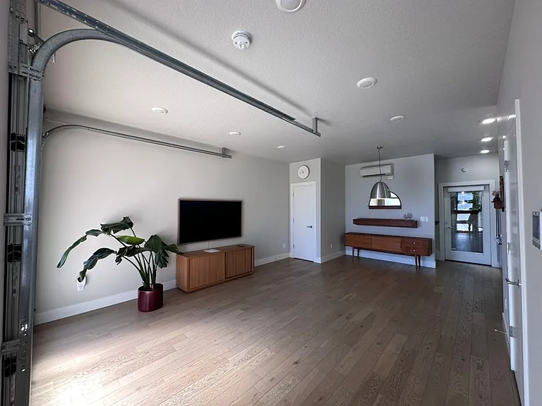 5991 N Michigan Ave — Photo 4
