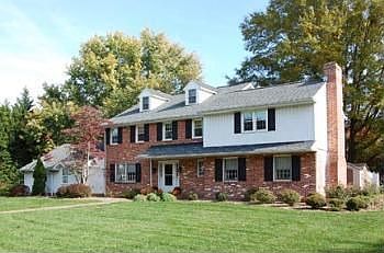 1st image of 4 Harlech Dr
